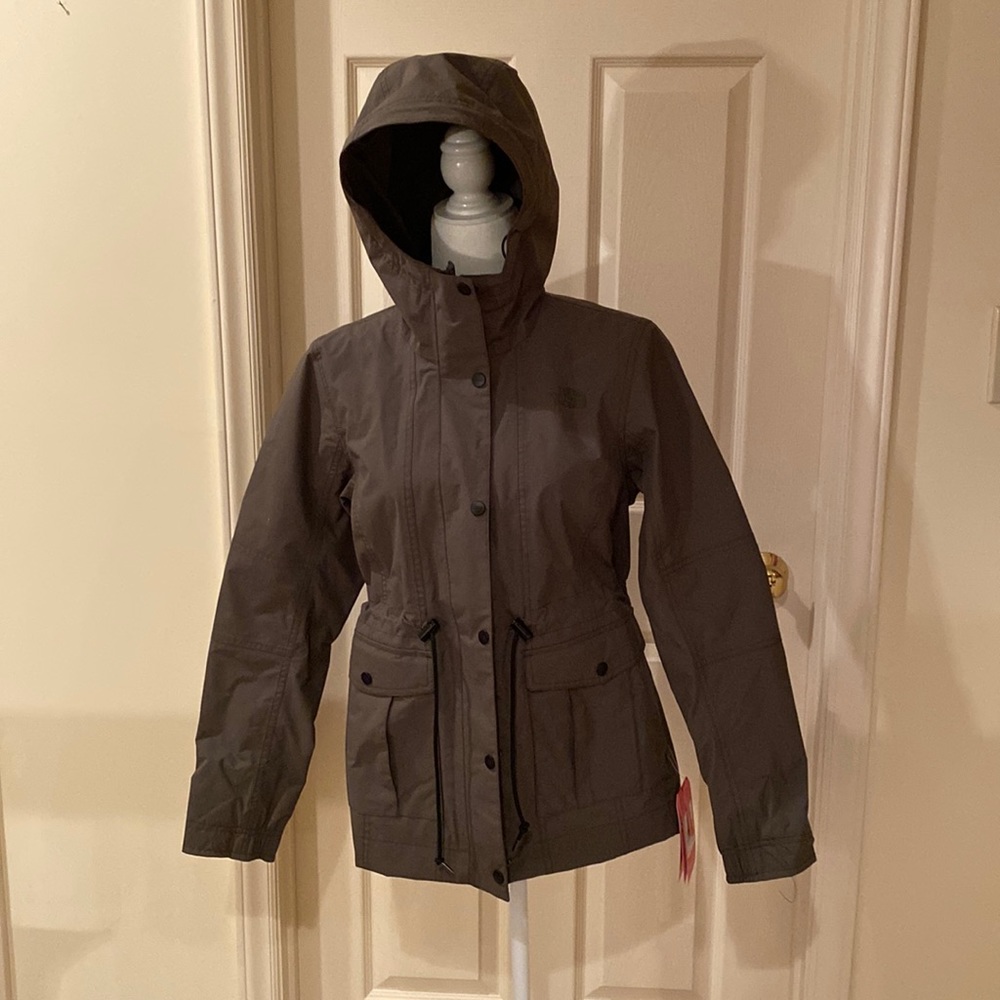 The North Face Rain Jacket; Zoomie Jacket Taupe Green, size Medium,NEW WITH TAGS